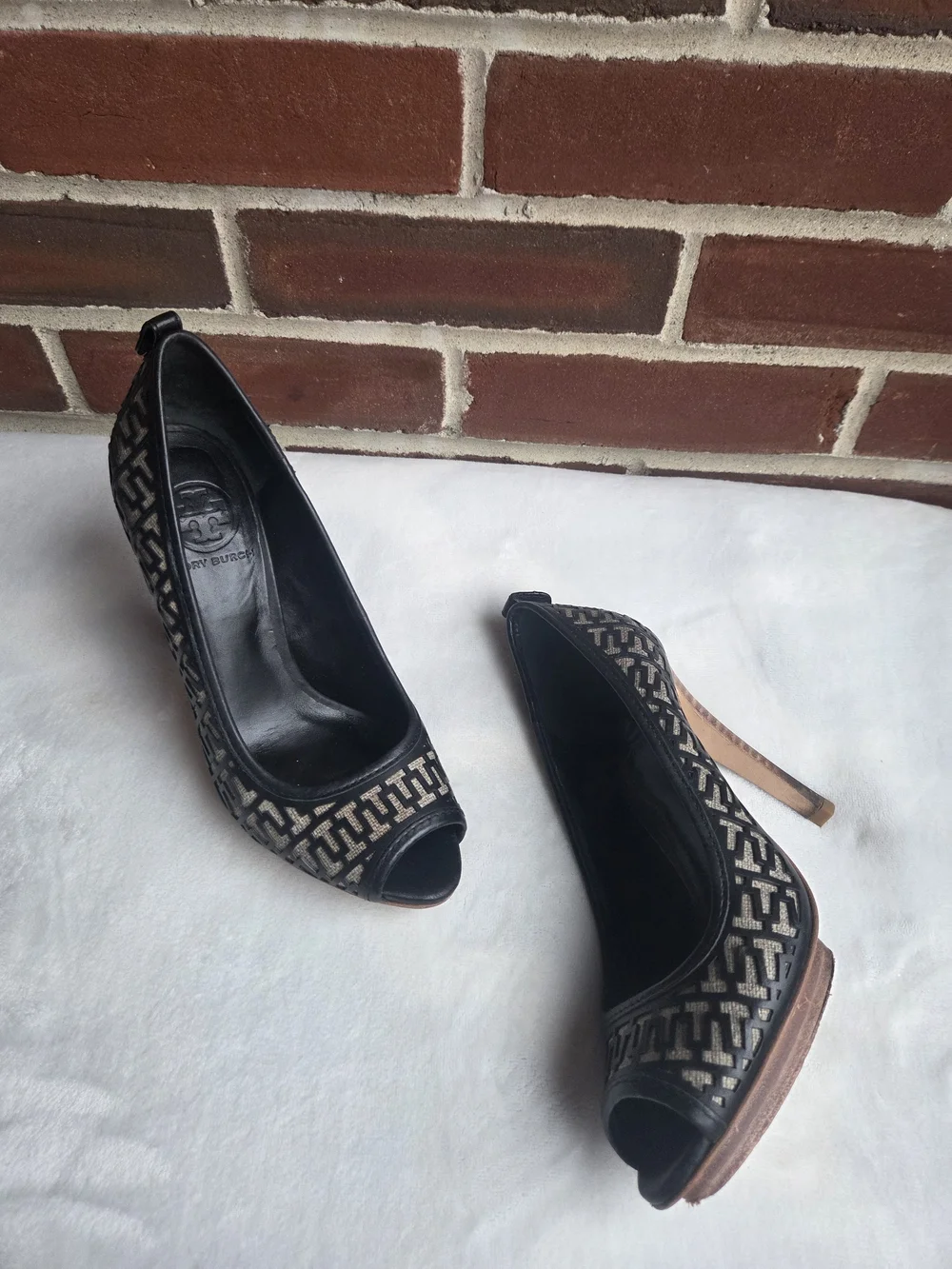 Tory Burch Black Monogram Peep Toe Leather Heels Size 7M